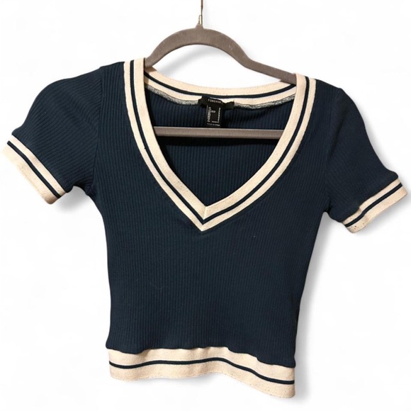Forever 21 Navy and Cream V-Neck Crop Top - Picture 2 of 9